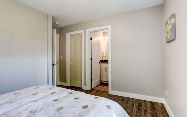 Building Photo - Charming 3-Bedroom Home with Spacious Yard...