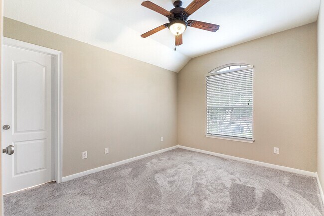 Building Photo - 5035 Logans Landing Ln