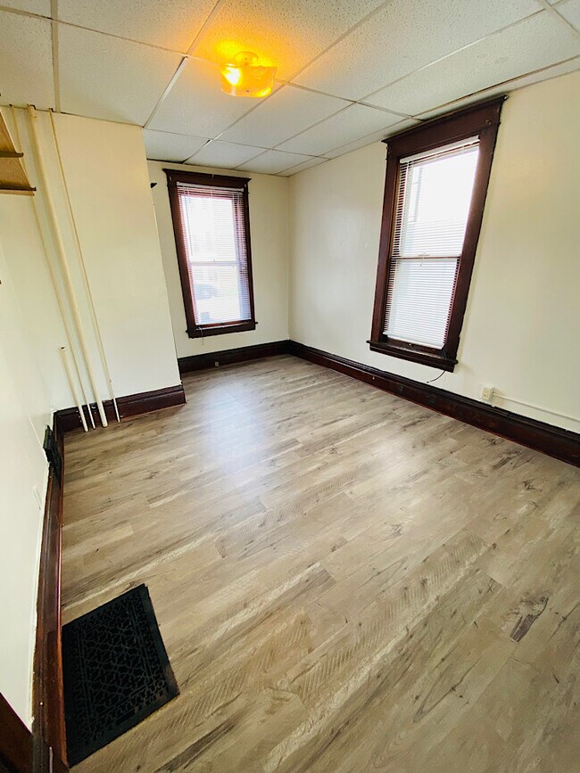 Building Photo - 216 Fairchild St