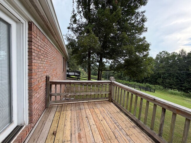 Building Photo - 19 Briarcliff Rd