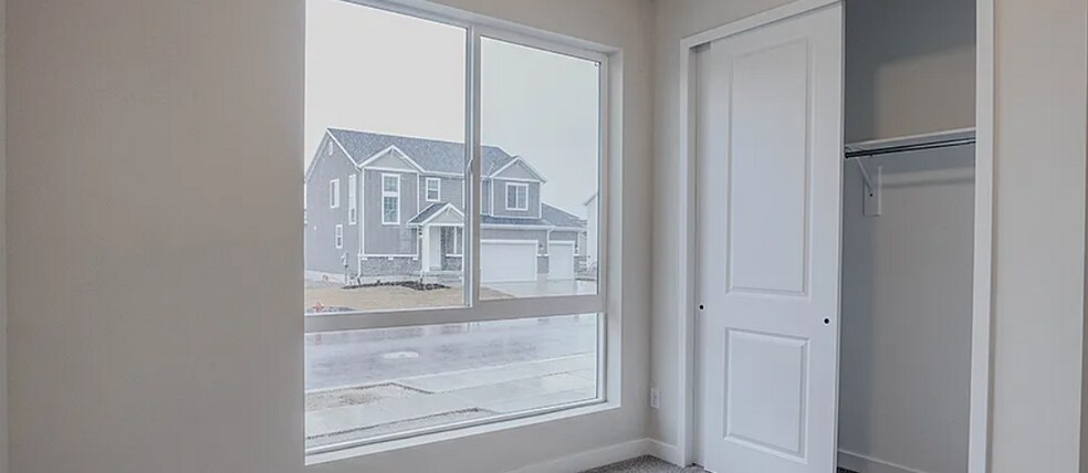 Building Photo - 1111 E Horseman Dr