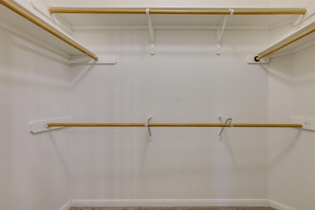 Building Photo - 2100 Pipers Field Dr