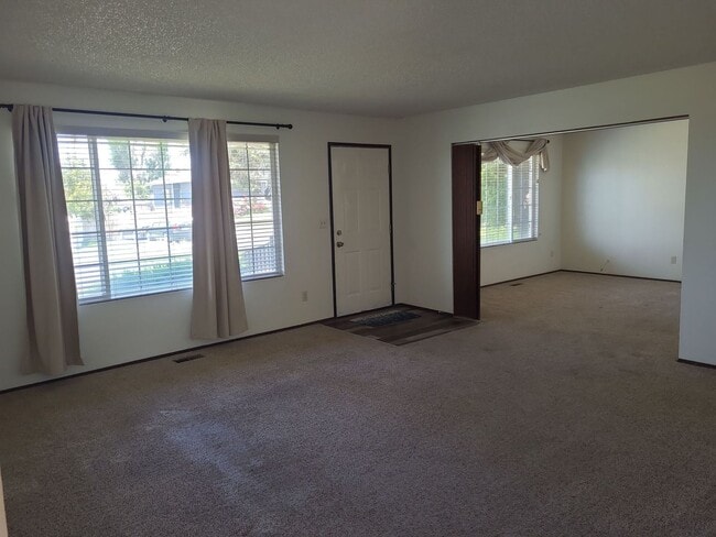 Building Photo - House with Bonus Room & Garage