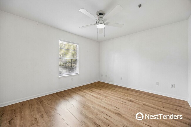 Building Photo - The Perfect One Bedroom Ground Floor Unit