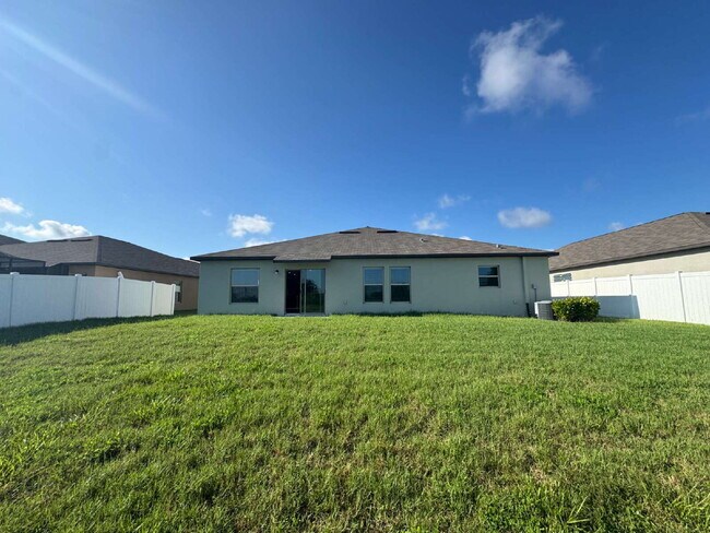 Building Photo - "Spacious 4-Bed Oasis with 2.5 Baths on Ra...