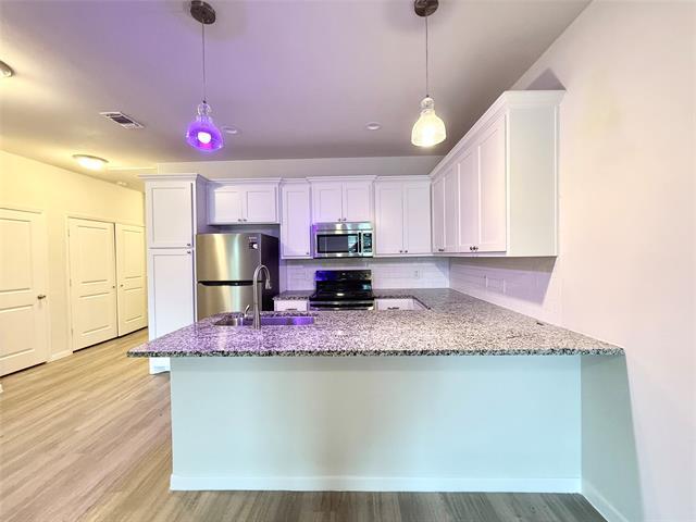 Building Photo - 2301 N Hickory St