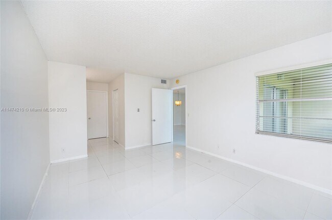 Building Photo - 1251 SW 125th Ave