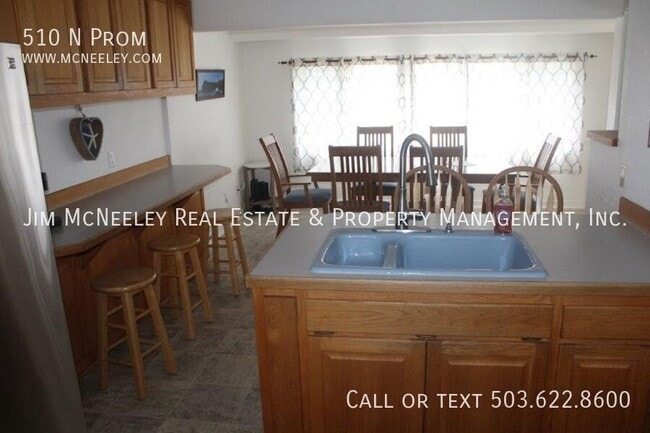 Building Photo - 510 N Prom-