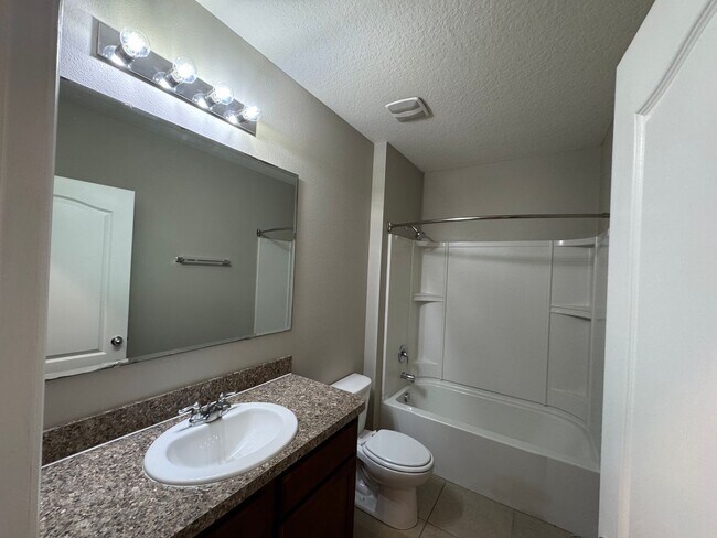 Building Photo - Beautiful 4 BR / 2 BA Home in Winter Haven!