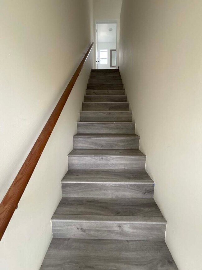 Building Photo - 915 Broadway St