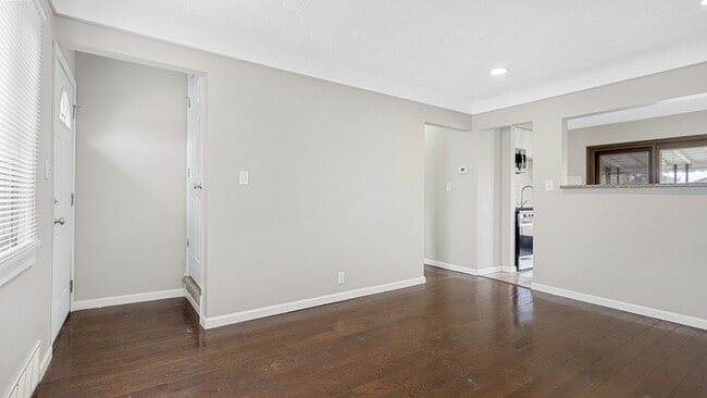 Building Photo - 2162 Champaign Rd