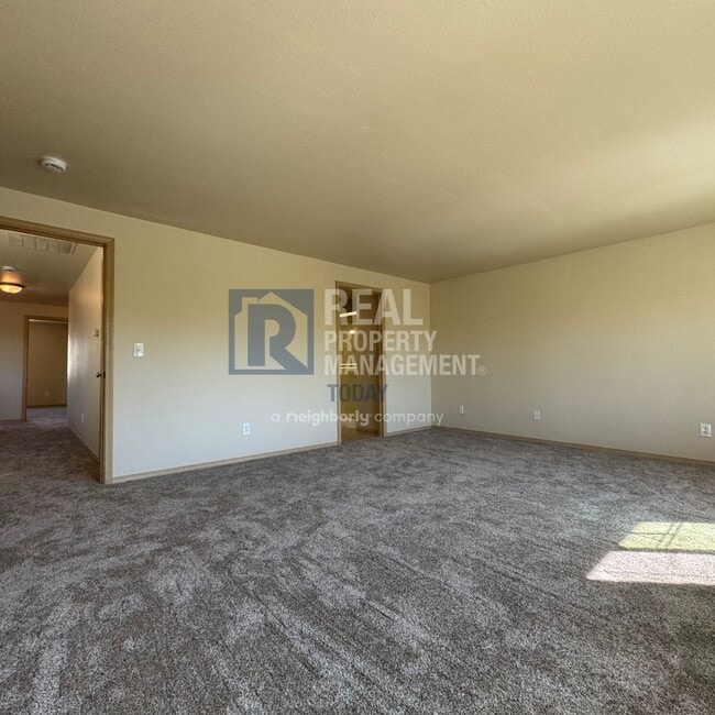 Building Photo - Great 3 Bedroom with 2 Car Garage + Fenced...