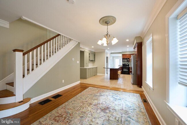 Building Photo - 423 N Orange St