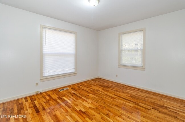 Building Photo - 602 Lookout Ct SE