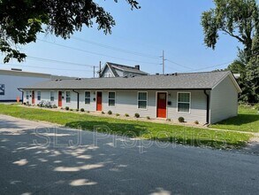 Building Photo - 614 E Chestnut St