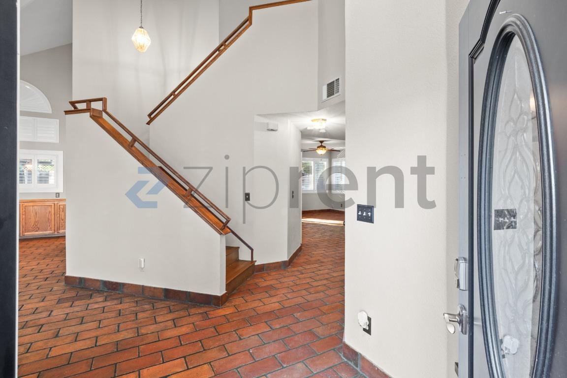 Building Photo - Unit