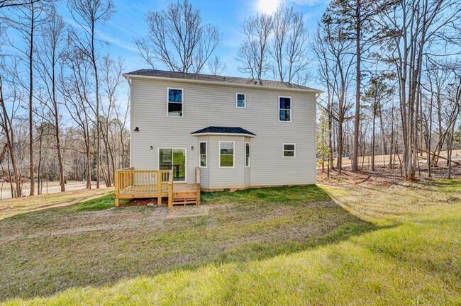 Building Photo - Stunning 4 Bedroom Home in Laurens
