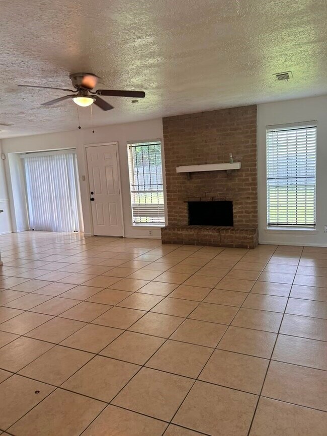 Building Photo - 6514 Summer Ridge Dr