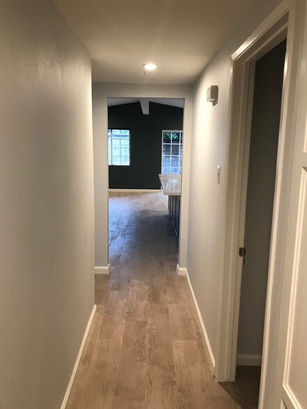 Building Photo - 2021 Arnold Ave