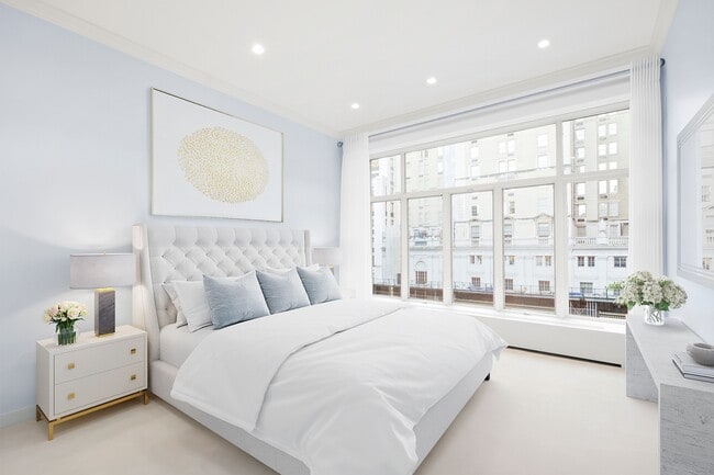 Building Photo - 4 E 62nd St