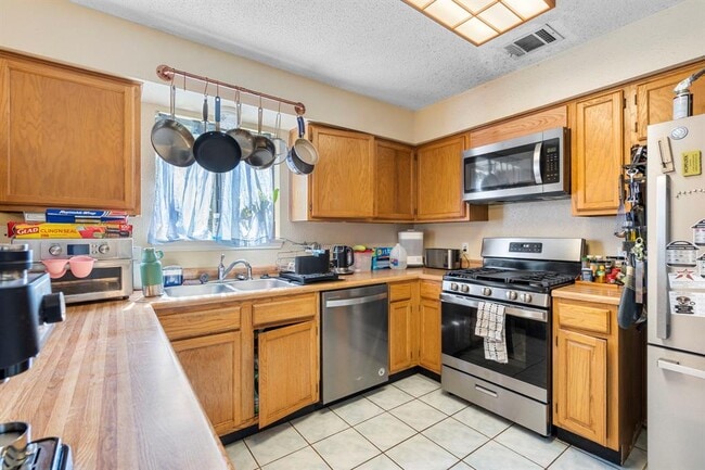 Building Photo - 2656 Piping Rock Trail