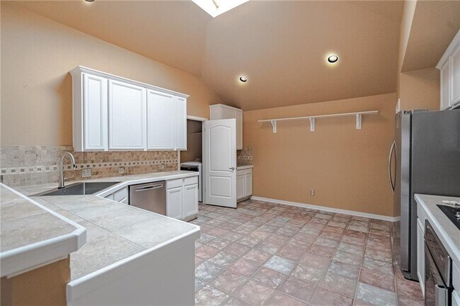 Building Photo - 27 Troon Dr