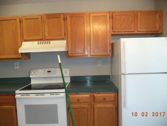 Building Photo - 619 Iowa Ave