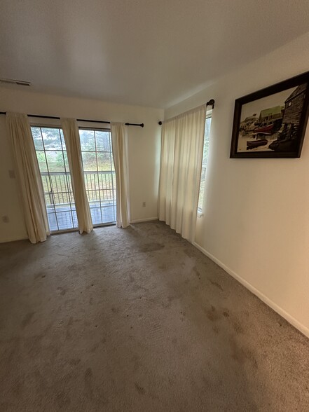 Building Photo - 101 Country Club Ct