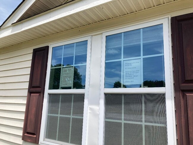 Building Photo - 606 Windcrest Dr