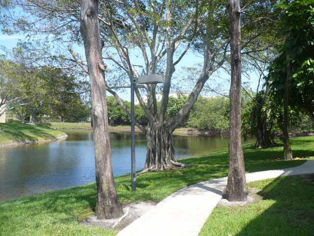 Building Photo - 611 Cypress Lake Blvd
