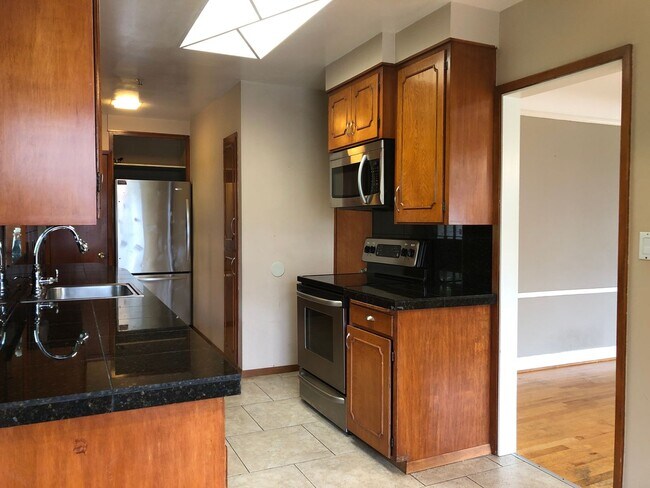 Building Photo - 406 NE 80th St