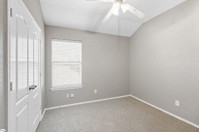 Building Photo - 3 Bedroom in Kyle with Fresh Paint Through...