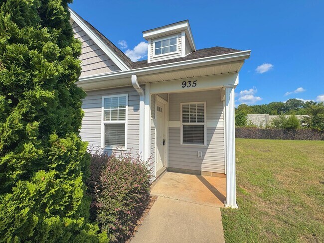Building Photo - 935 Barracuda Ave