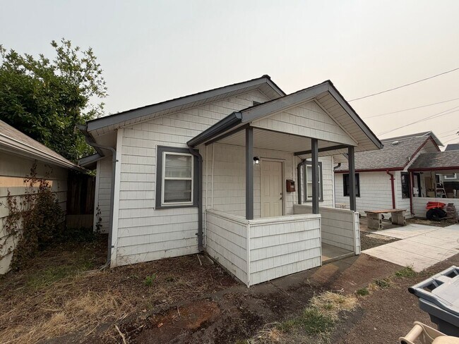 Building Photo - 318 SW Washington St