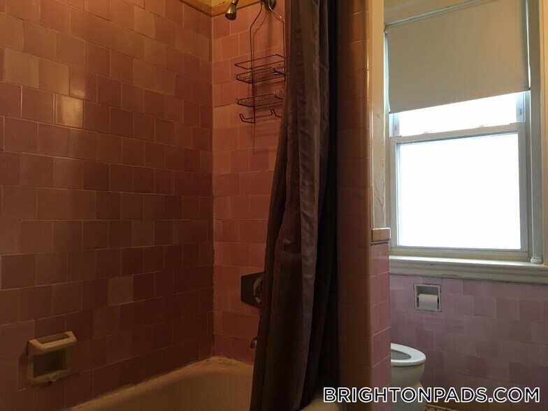 Building Photo - 2045 Commonwealth Ave