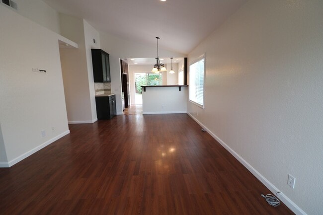Building Photo - Gorgeous 2/Bed, 2/Bath Home in Simi Valley!