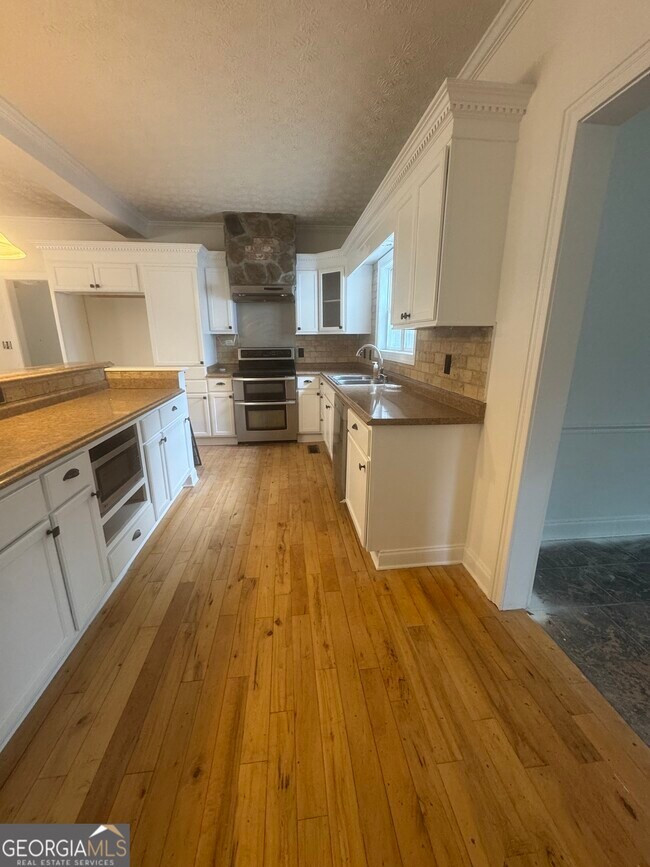 Building Photo - 327 Lakeridge Dr