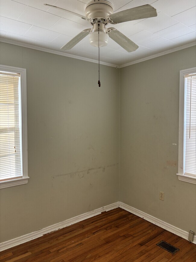 Building Photo - 12 Howell Rd