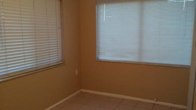 Building Photo - Charming 3/1.5/1 1000 Sq. Ft. home with a ...