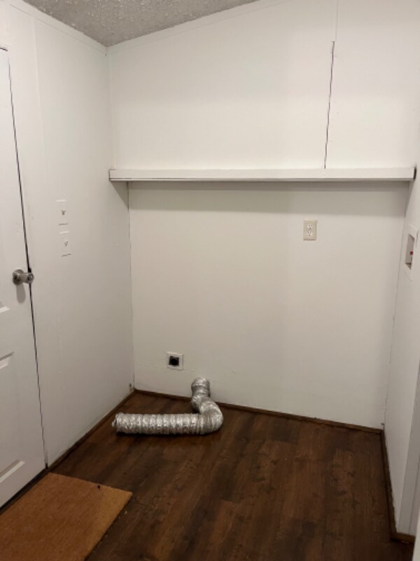 Building Photo - 9590 SW McAdoo Rd