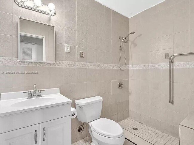 Building Photo - 2 bedroom in North Miami beach FL 33162