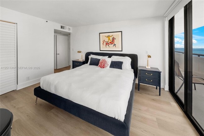 Building Photo - 2555 Collins Ave