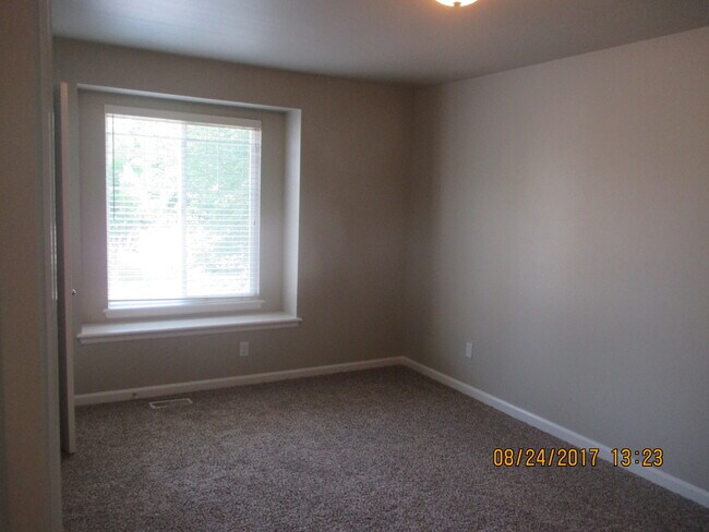 Building Photo - 4 Bedroom Home in Hobble Creek!