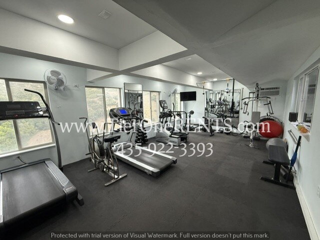 Building Photo - This property offers a NO DEPOSIT option available for qualified renters