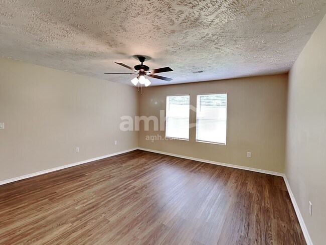 Building Photo - 2727 Sutherland Dr