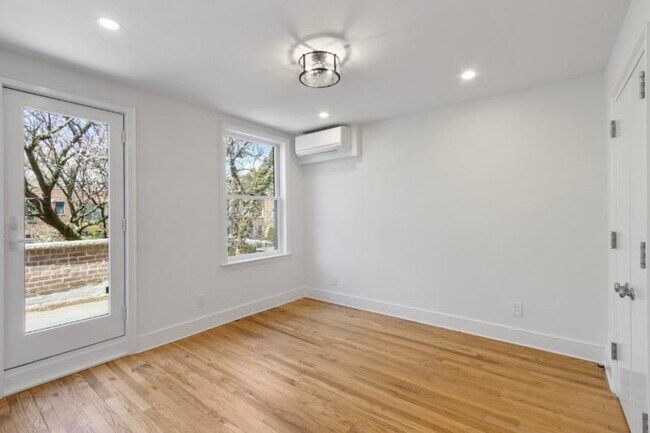 Building Photo - 2 bedroom in SUNNYSIDE NY 11104