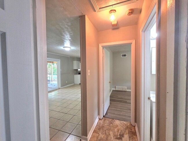 Building Photo - 3021 Ashwood St