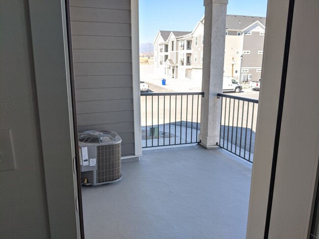 Building Photo - Beautiful 3-Bed Condo – $1,650! Move In by...