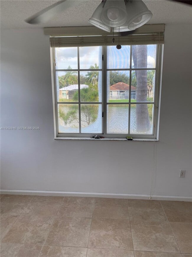 Building Photo - 4840 N State Rd 7