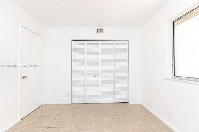 Building Photo - 717 Gardens Dr